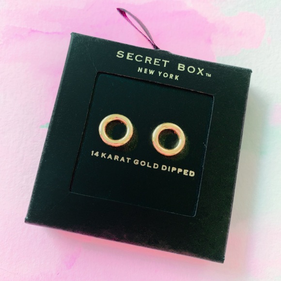 Jewelry - 14k Gold Circle Stud Earrings Jewelry - 14k Gold Circle Stud Earrings